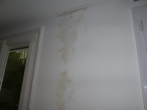infiltration d'eau dans le rez de chaussée au plafond de la cuisine